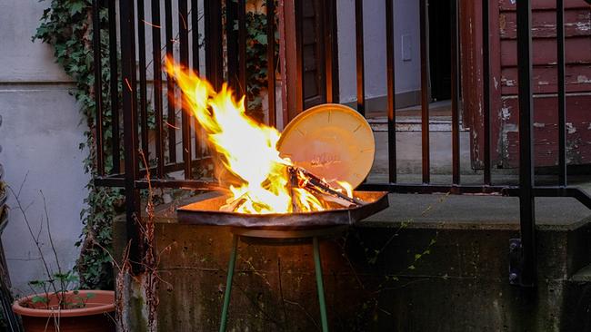 Osterfeuer bei der Prandtauerkirche